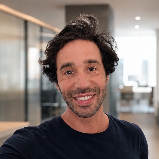 Tom Levy, fondateur et rédacteur en chef de Brief IA